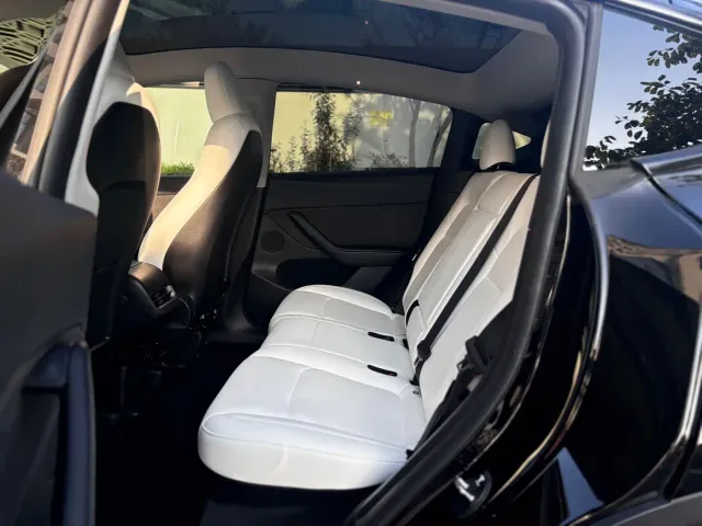 Tesla Model Y — Фото автомобиля 12