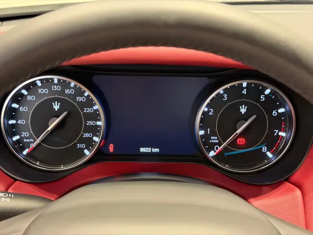 Maserati Ghibli — Фото автомобиля 10
