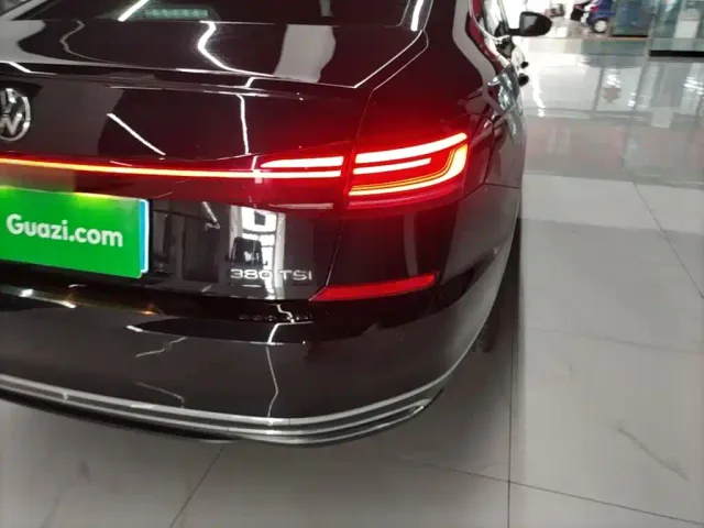 Volkswagen Passat — Фото автомобиля 7