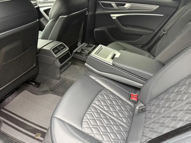 Audi A6L — Фото автомобиля 10