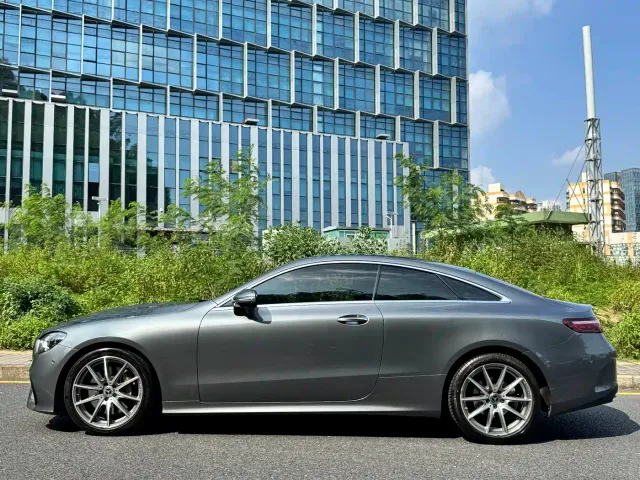 Mercedes-Benz E-Class — Фото автомобиля 3