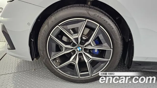 BMW 5-Series — Фото автомобиля 4