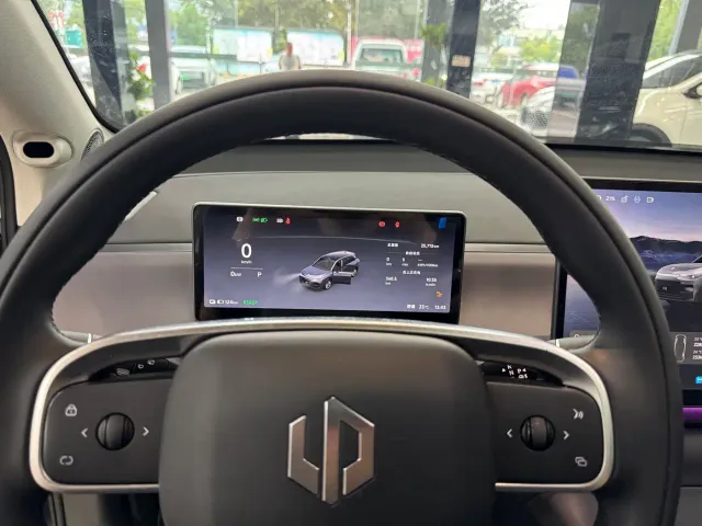 Leapmotor C10 — Фото автомобиля 14