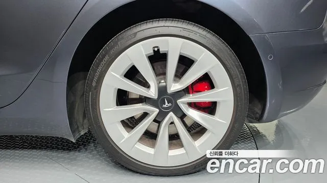 Tesla Model 3 — Фото автомобиля 5