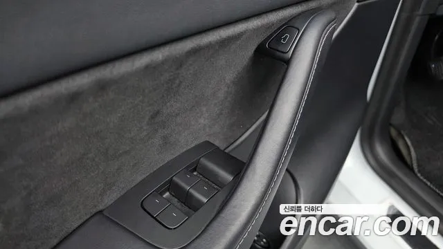 Tesla Model Y — Фото автомобиля 28