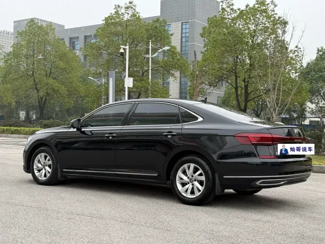 Volkswagen Passat — Фото автомобиля 6