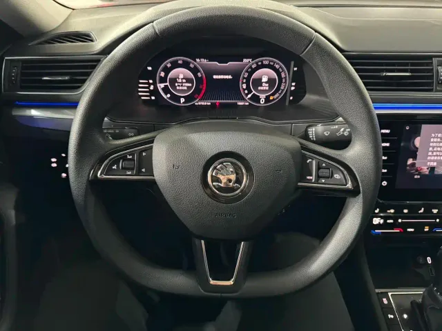 Skoda Superb — Фото автомобиля 9