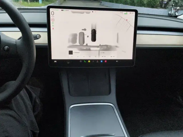 Tesla Model 3 — Фото автомобиля 14