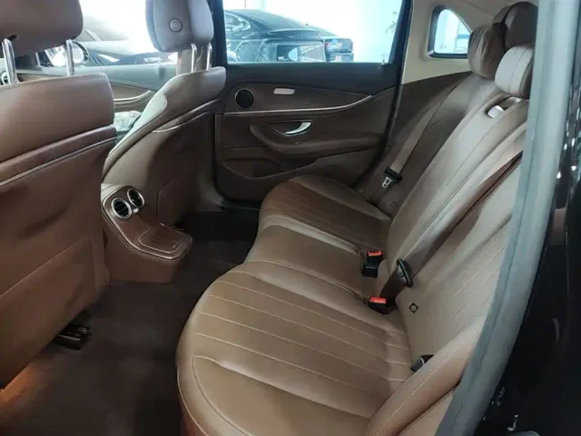 Mercedes-Benz E-Class — Фото автомобиля 16