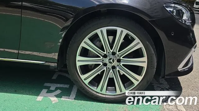 Mercedes-Benz E-Class — Фото автомобиля 7