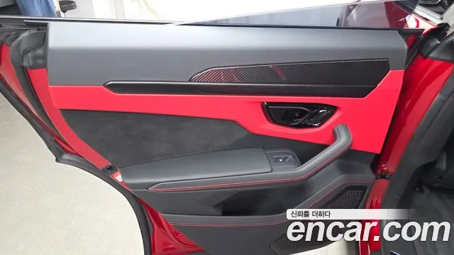 Lamborghini Urus — Фото автомобиля 17