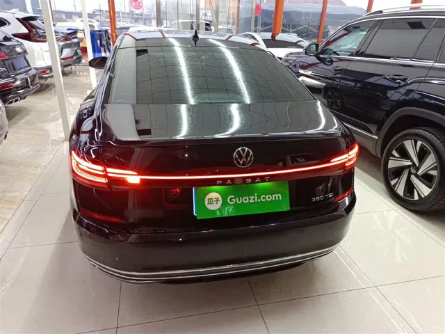 Volkswagen Passat — Фото автомобиля 3