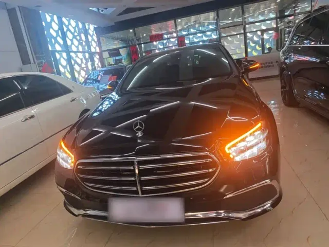 Mercedes-Benz E-Class — Фото автомобиля 2