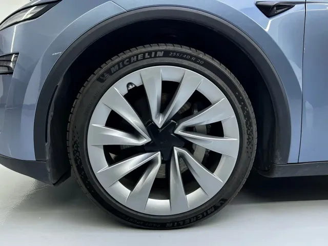 Tesla Model Y — Фото автомобиля 7