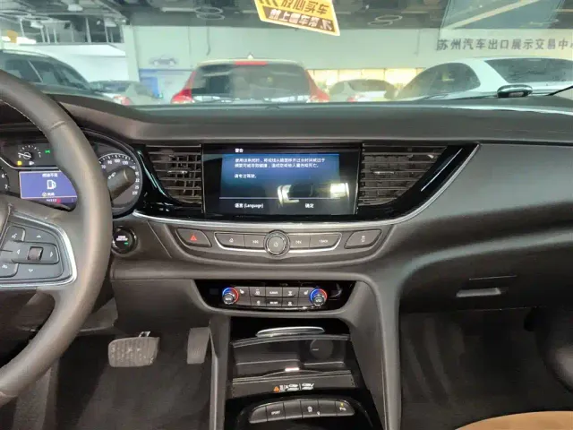 Buick Regal — Фото автомобиля 11