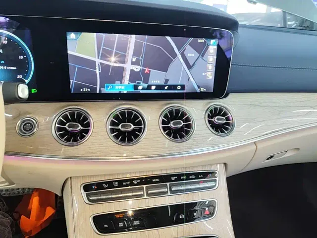 Mercedes-Benz E-Class — Фото автомобиля 12