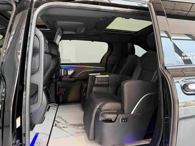 Toyota Sienna — Фото автомобиля 17