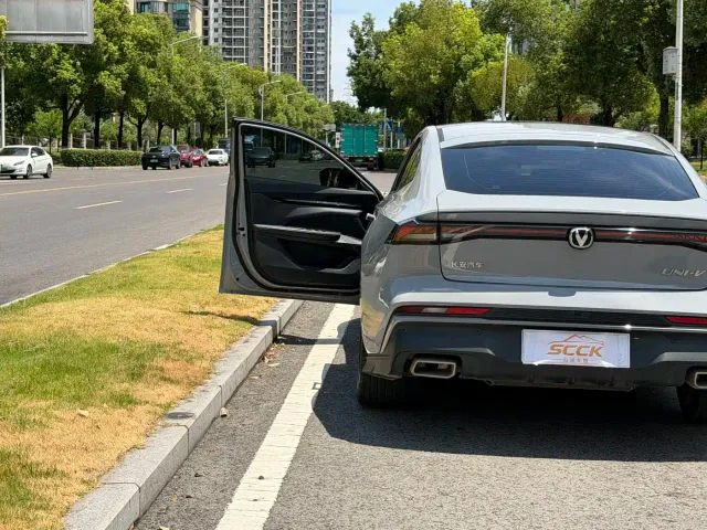 Changan Changan UNI-V 2024 1.5T Deluxe — Фото автомобиля 24