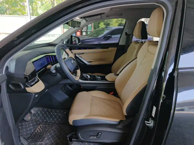 Geely Boyue L — Фото автомобиля 10
