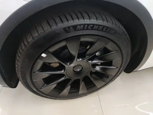 Tesla Model Y — Фото автомобиля 22