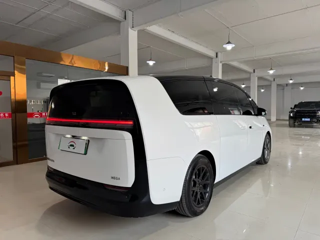 Li Auto MEGA — Фото автомобиля 5