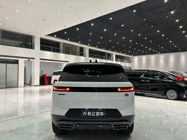 Land Rover Range Rover Sport — Фото автомобиля 15