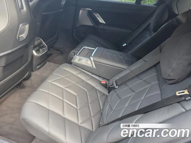 BMW 7 Series G70 — Фото автомобиля 9