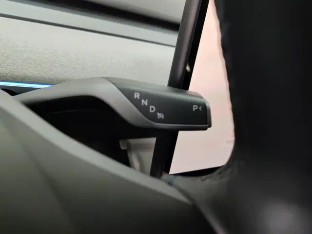 Tesla Model Y — Фото автомобиля 16