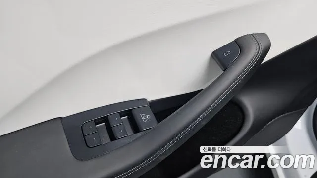 Tesla Model 3 — Фото автомобиля 30