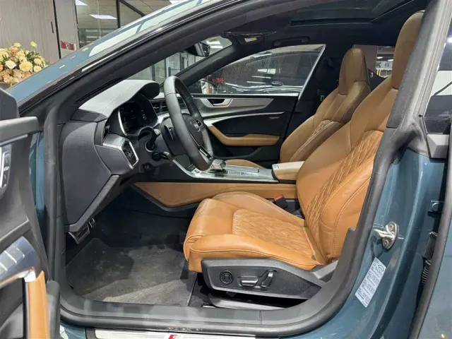 Audi A7L — Фото автомобиля 5