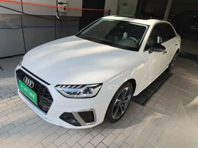 Фотография автомобиля — Audi A4L