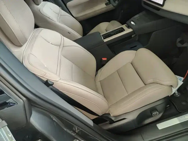 Volvo XC70 Plug-in Hybrid — Фото автомобиля 24