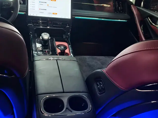 GAC Trumpchi E9 — Фото автомобиля 12