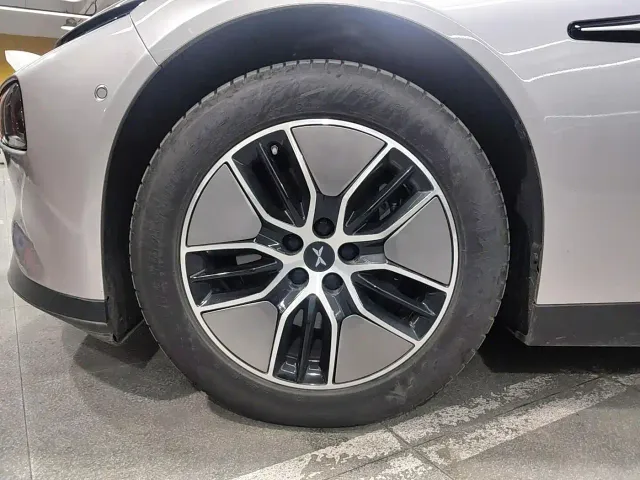 Xpeng P7 — Фото автомобиля 15