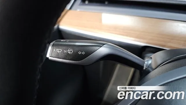 Tesla Model Y — Фото автомобиля 27