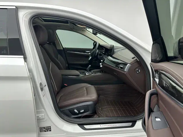 BMW 5 Series — Фото автомобиля 24