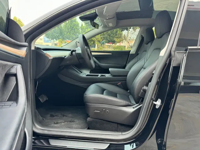 Tesla Model Y — Фото автомобиля 8