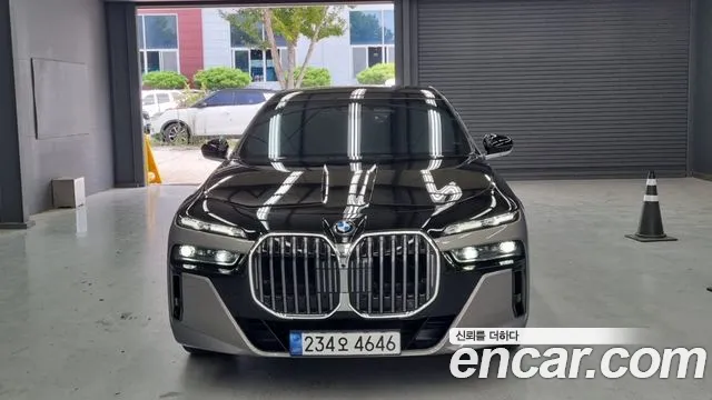 BMW 7 Series G70 — Фото автомобиля 3