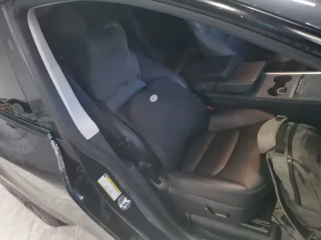 Tesla Model Y — Фото автомобиля 24