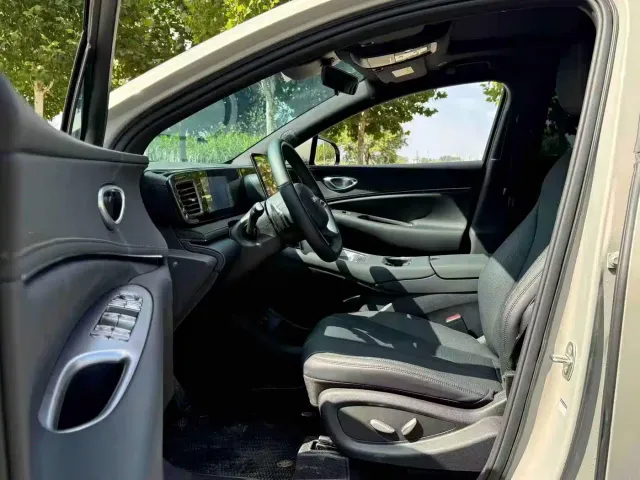 BYD Sealion 05 EV — Фото автомобиля 4