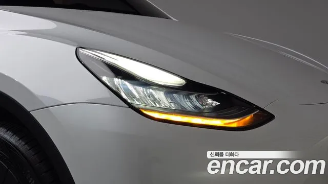Tesla Model Y — Фото автомобиля 6