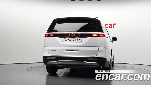 Kia Carnival Generation 4 — Фото автомобиля 4