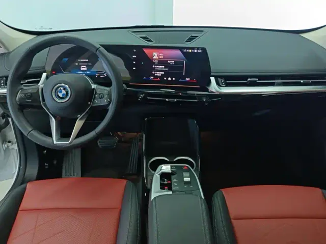 BMW BMW iX1 2025 eDrive25L X Design Package — Фото автомобиля 12