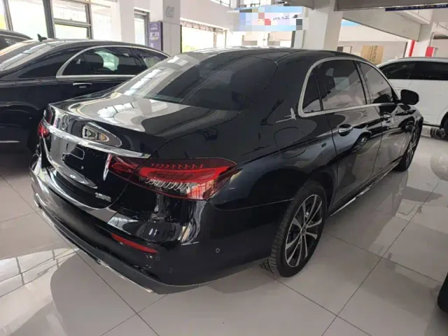Mercedes-Benz E-Class — Фото автомобиля 6