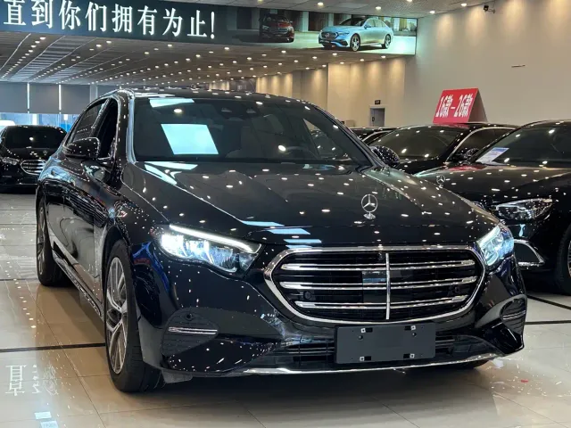 Mercedes-Benz E-Class — Фото автомобиля 2