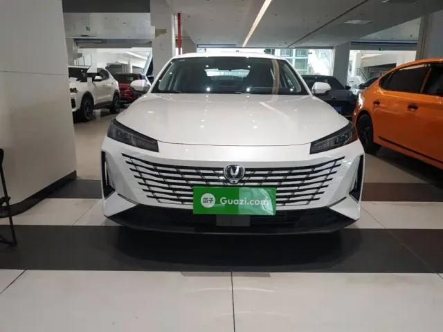 Changan Eado — Фото автомобиля 2