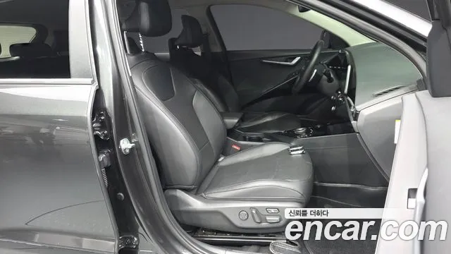 Kia Niro — Фото автомобиля 11