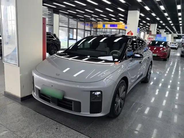 Фотография автомобиля — Li Auto i6