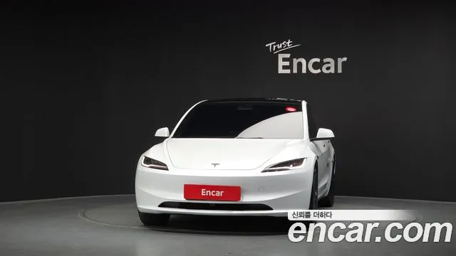 Tesla Model 3 — Фото автомобиля 3