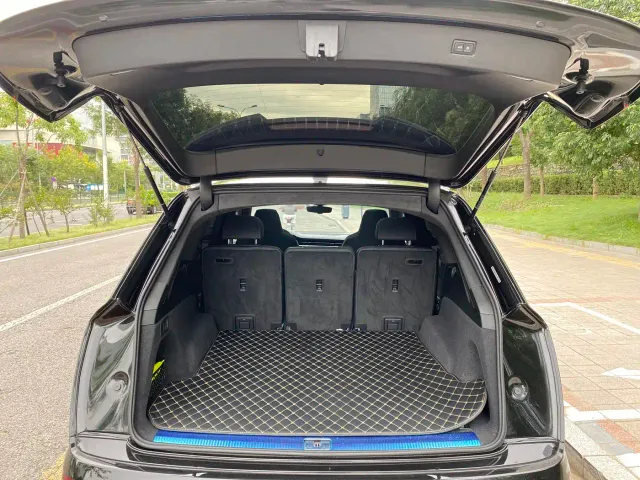 Audi SQ7 — Фото автомобиля 7